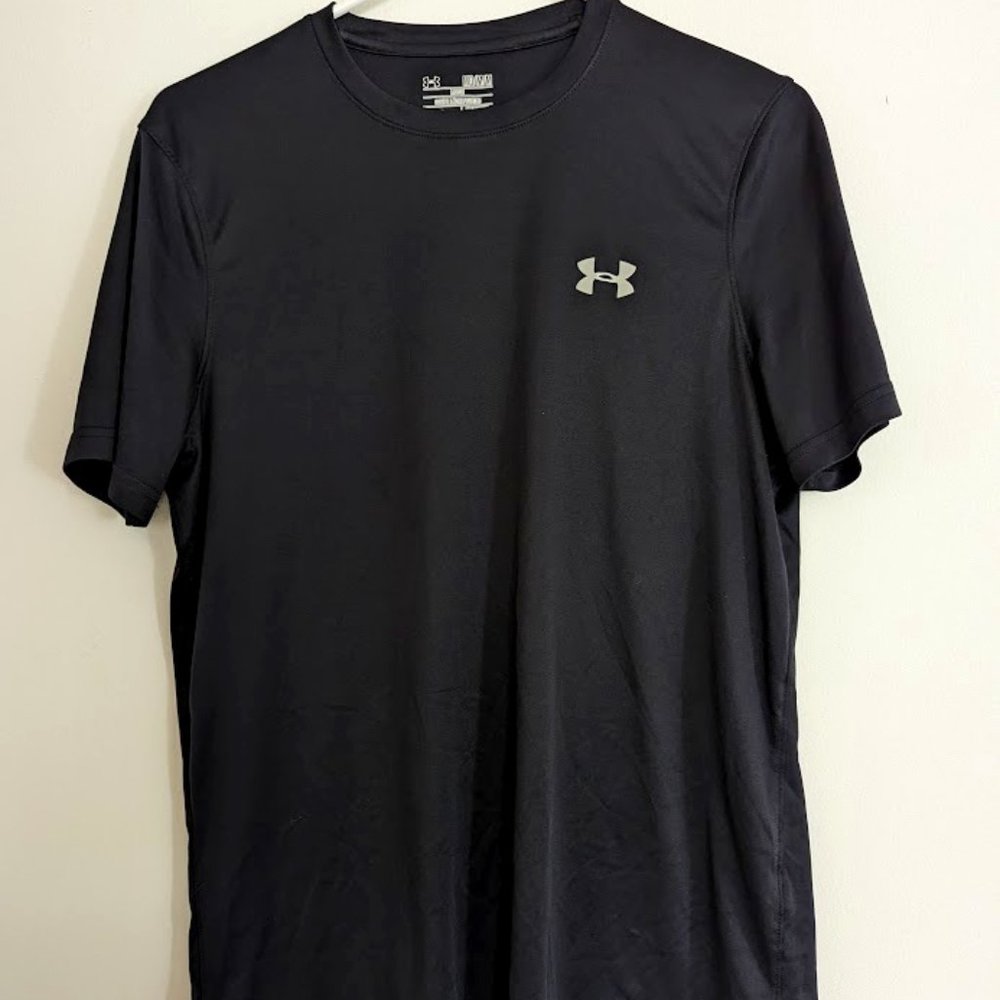 Pre-Loved Men's Under Armour Loose Heat Gear T-Shirt Medium in Solid Black EUC